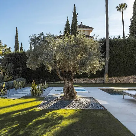 Kumaro 4 Bedroom Outdoor Pool Parking Villa Marbella