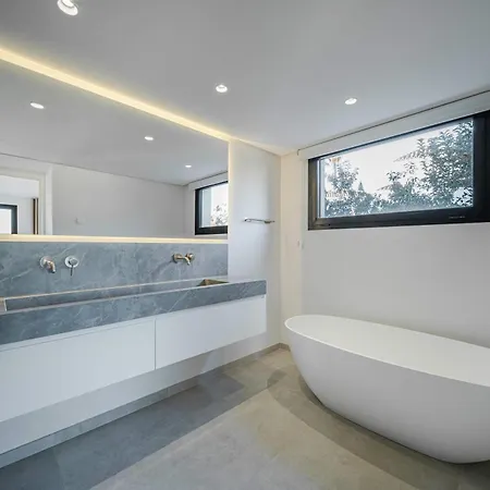 Kumaro 4 Bedroom Outdoor Pool Parking Marbella