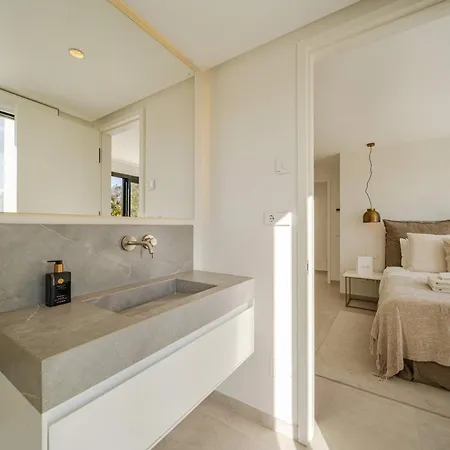 Villa Kumaro 4 Bedroom Outdoor Pool Parking *