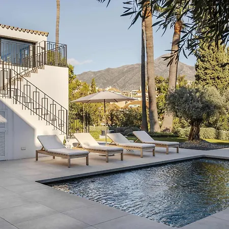 Kumaro 4 Bedroom Outdoor Pool Parking *