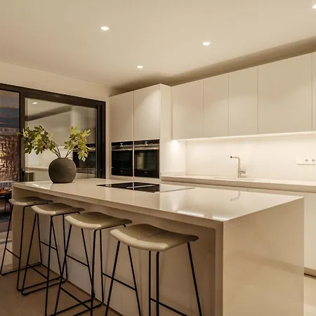 Kumaro 4 Bedroom Outdoor Pool Parking Villa Marbella