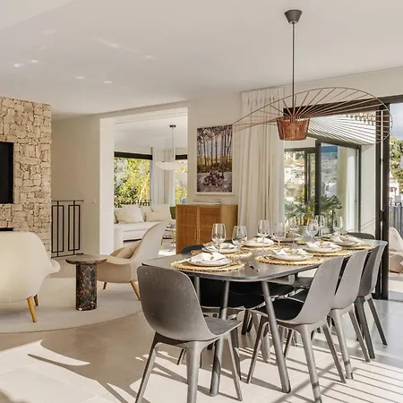 Kumaro 4 Bedroom Outdoor Pool Parking Villa Marbella