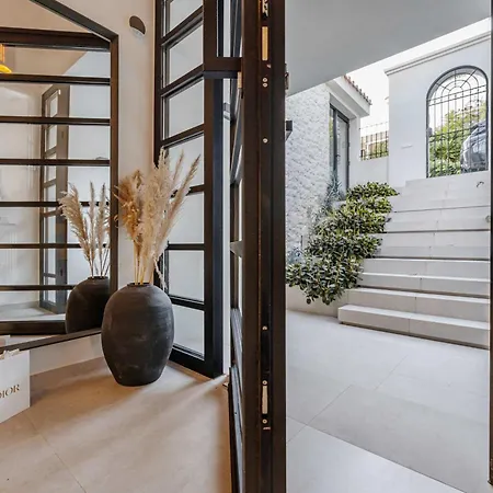 Kumaro 4 Bedroom Outdoor Pool Parking *