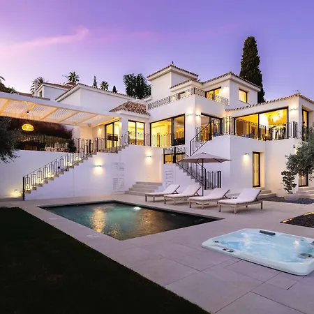 Kumaro 4 Bedroom Outdoor Pool Parking Villa Marbella