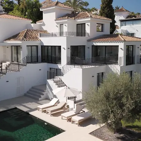 Kumaro 4 Bedroom Outdoor Pool Parking Villa Marbella