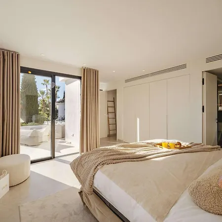 Villa Kumaro 4 Bedroom Outdoor Pool Parking Marbella